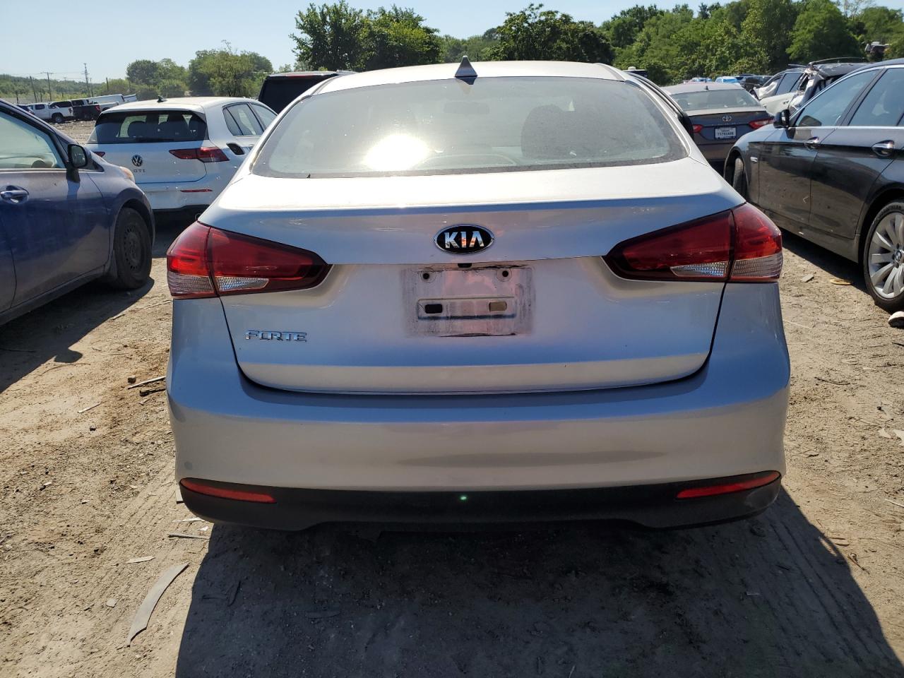 3KPFL4A77JE274387 2018 Kia Forte Lx