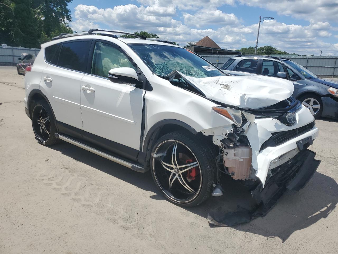 JTMRFREV5HJ131591 2017 Toyota Rav4 Xle