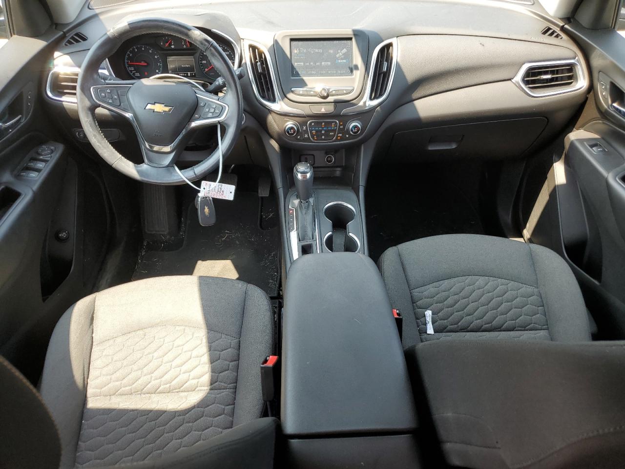 2GNAXTEX5J6172063 2018 Chevrolet Equinox Lt