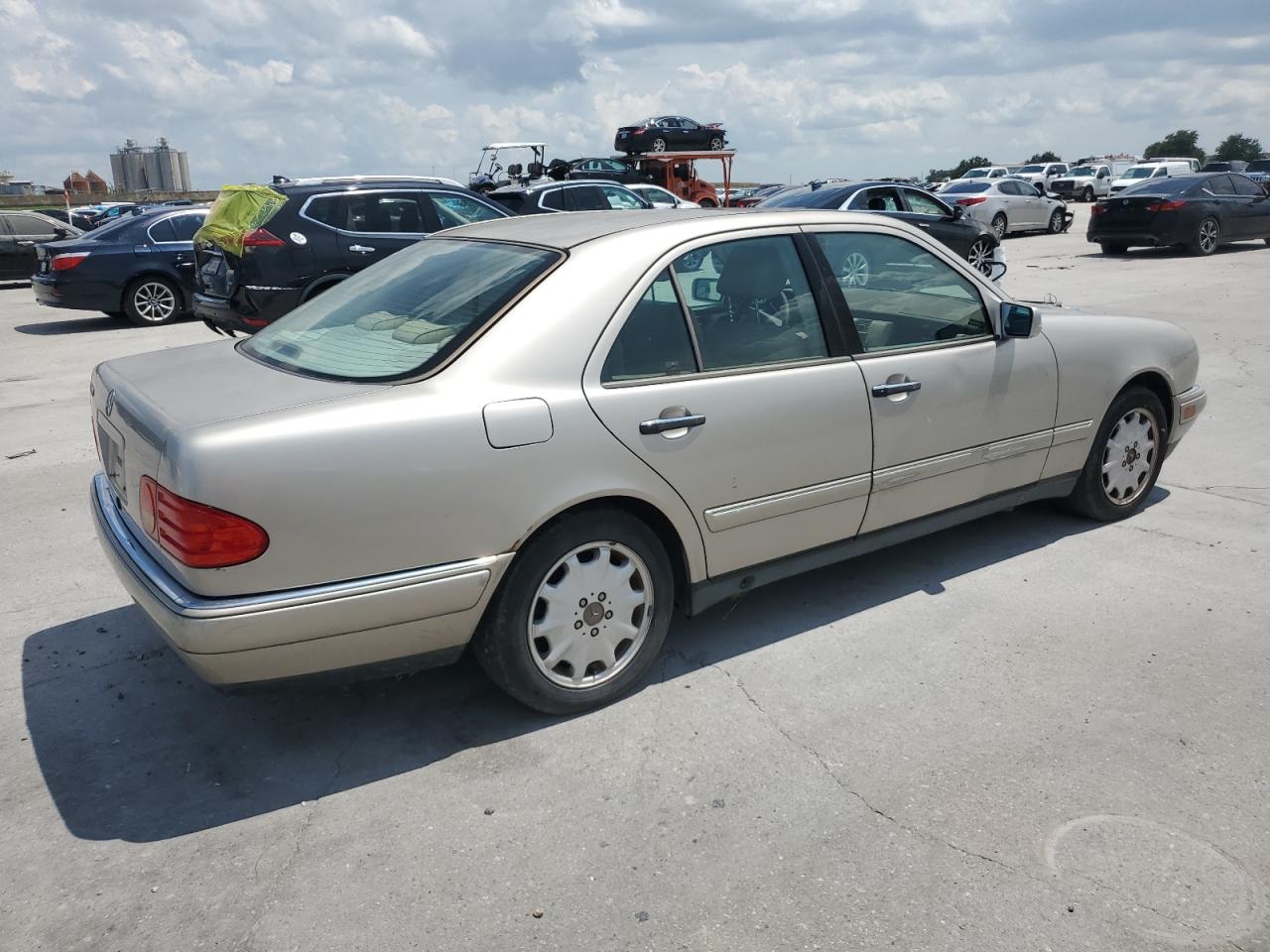 MERCEDES-BENZ E 320 1999 tan sedan 4d gas WDBJF65H2XA796192 photo #4