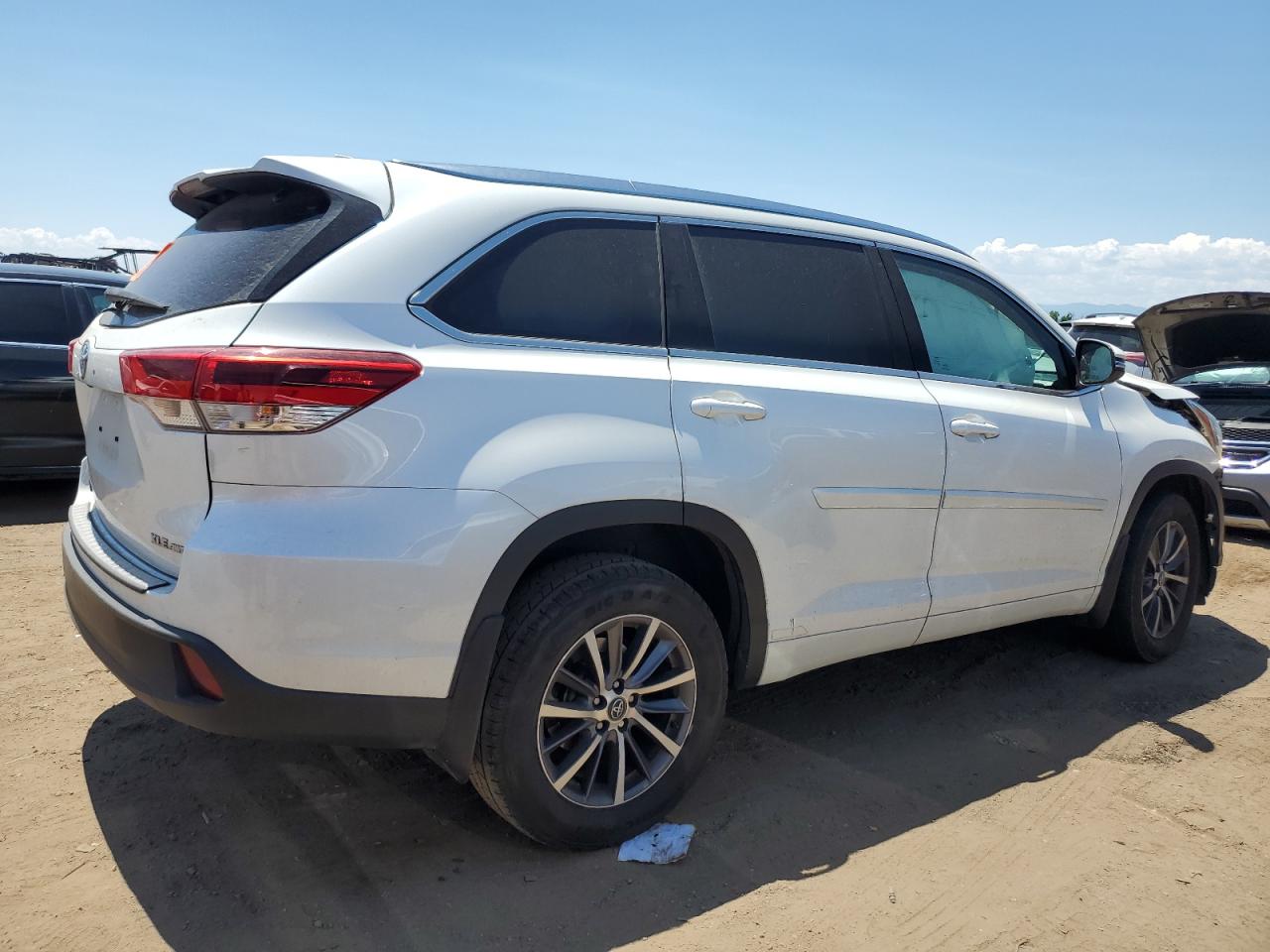 Lot #2841303766 2017 TOYOTA HIGHLANDER