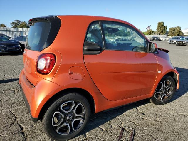 VIN WMEFJ9BA8JK321230 2018 Smart Fortwo no.3