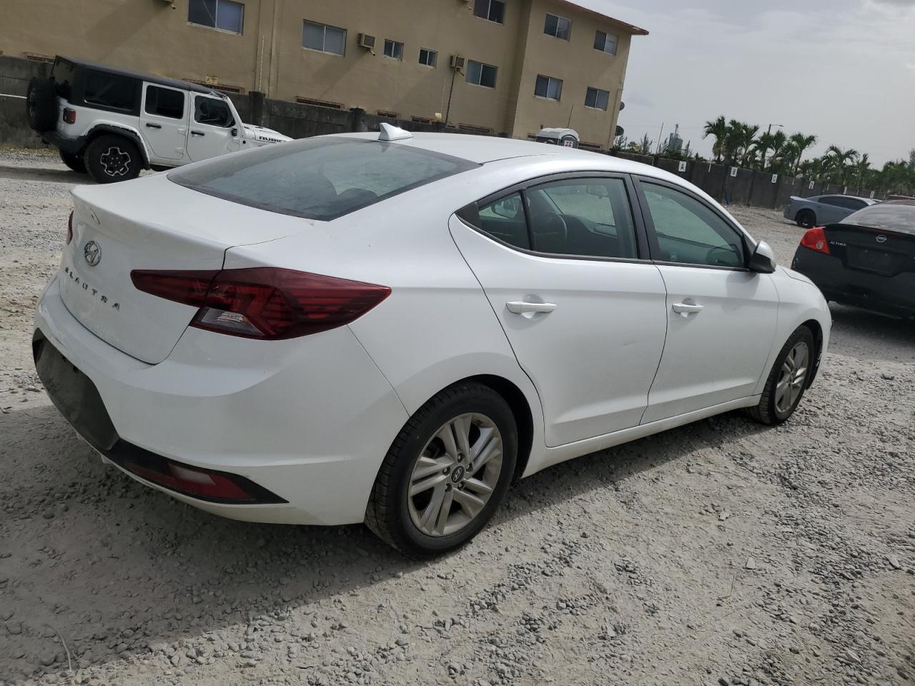 2020 Hyundai Elantra Sel vin: 5NPD84LF2LH569375