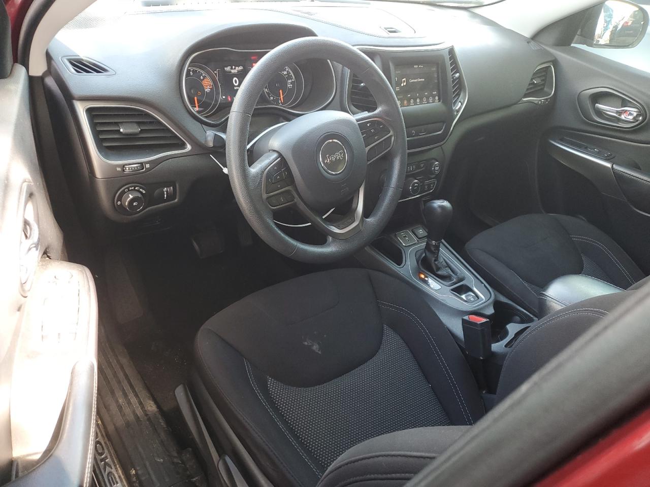 1C4PJLCB3KD358800 2019 Jeep Cherokee Latitude