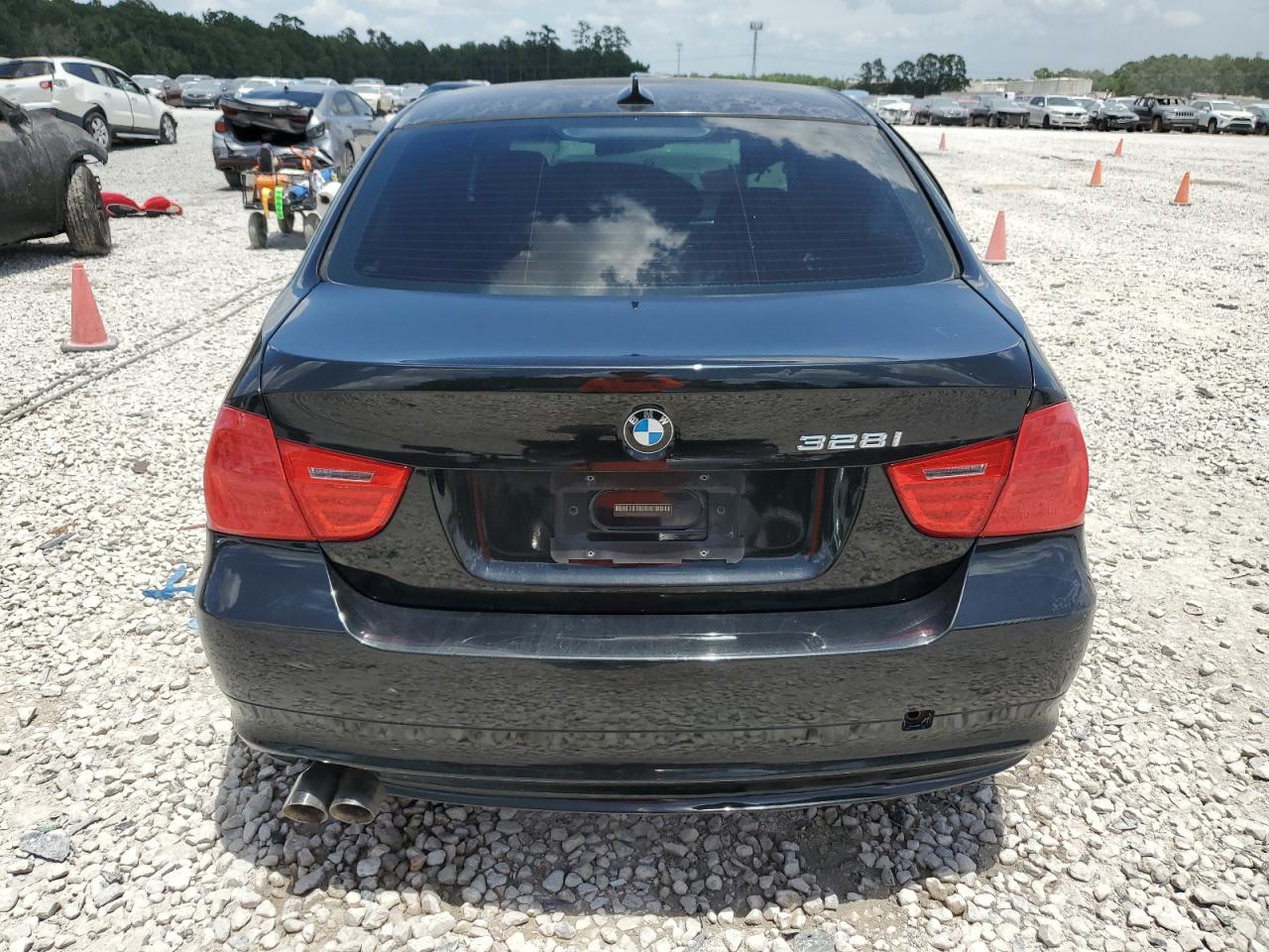 WBAPH7G52BNN03176 2011 BMW 328 I