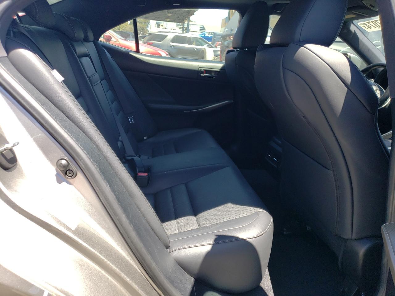 JTHBA1D2XJ5069224 2018 Lexus Is 300