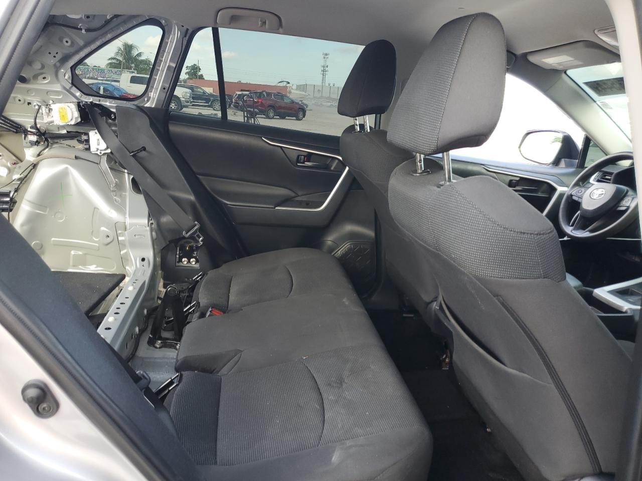 2T3H1RFV3MC115377 2021 Toyota Rav4 Le