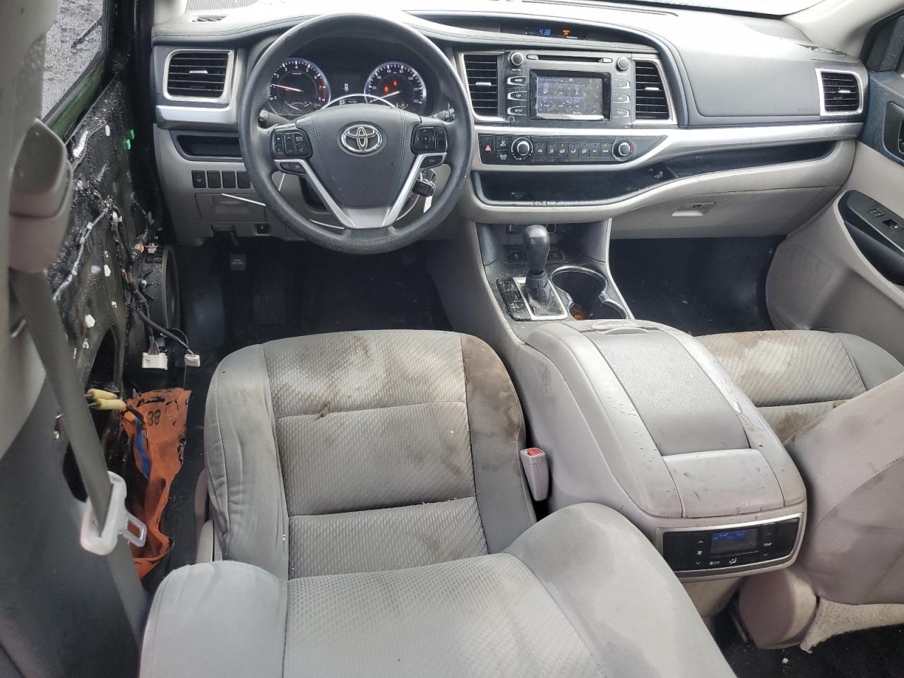 5TDBKRFH1FS147762 2015 Toyota Highlander Le