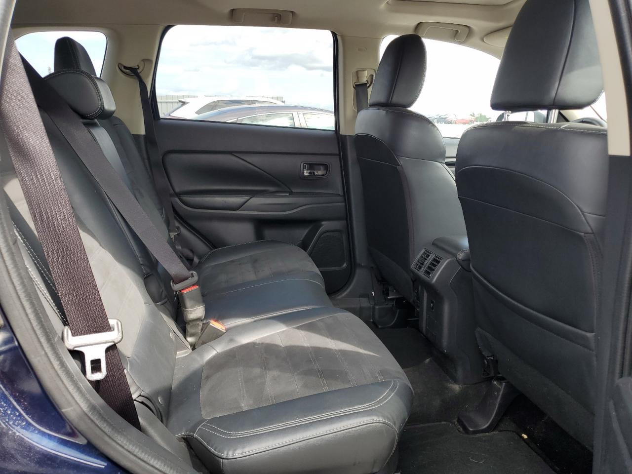 JA4AZ2A38KZ603897 2019 Mitsubishi Outlander Es