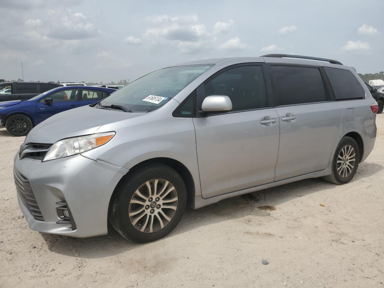 2018 Toyota Sienna Xle vin: 5TDYZ3DC6JS911852