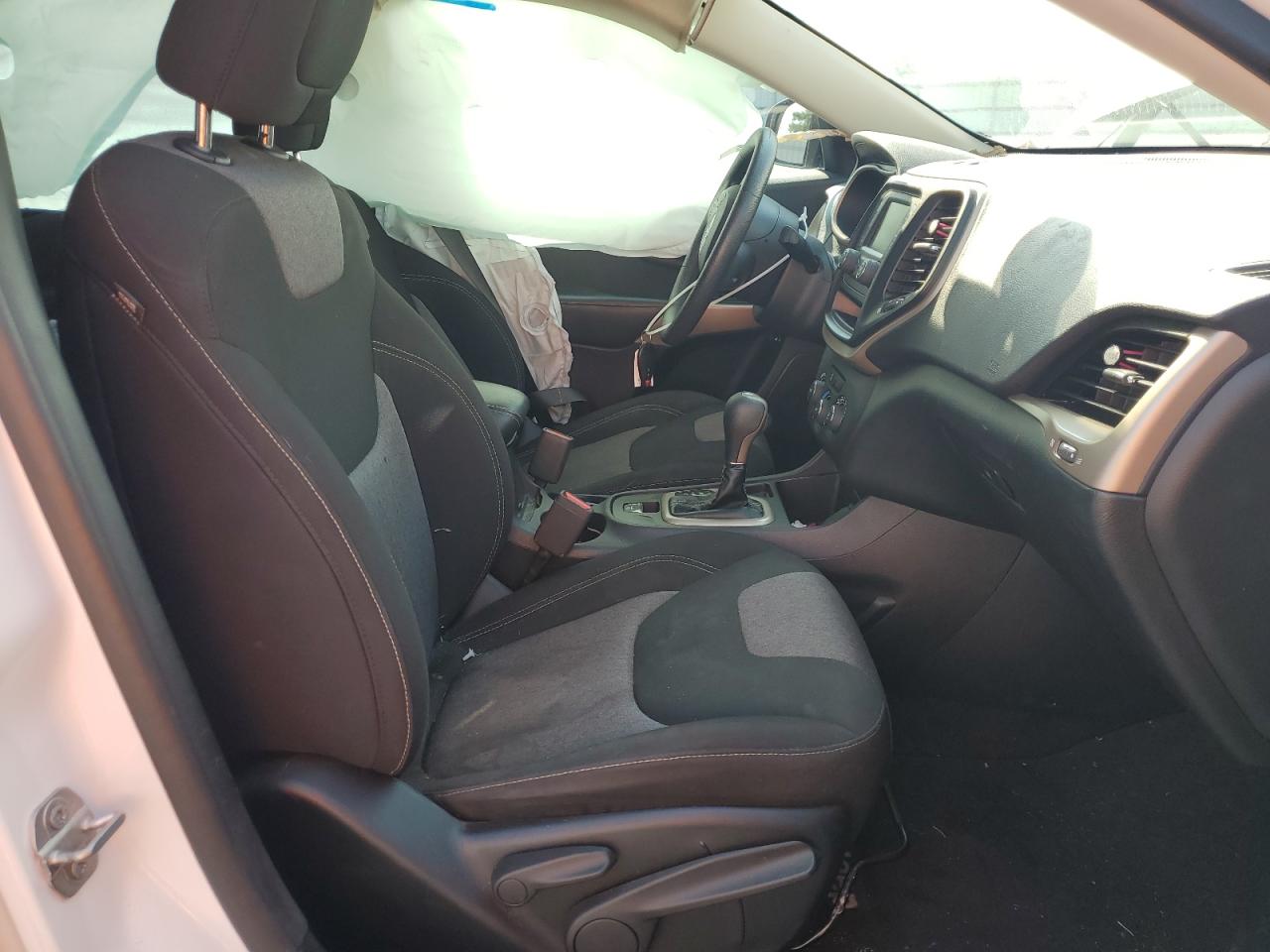 1C4PJLAB8HD236218 2017 Jeep Cherokee Sport