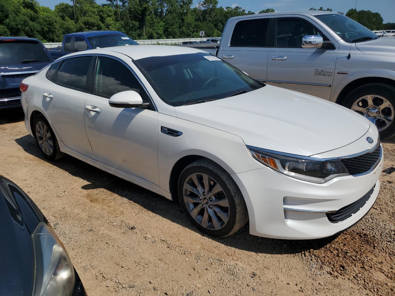 2017 Kia Optima Lx vin: 5XXGT4L34HG172917