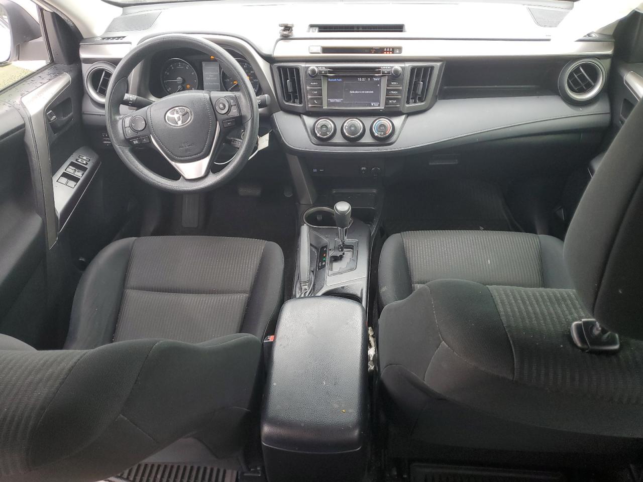 JTMZFREV9HJ133022 2017 Toyota Rav4 Le