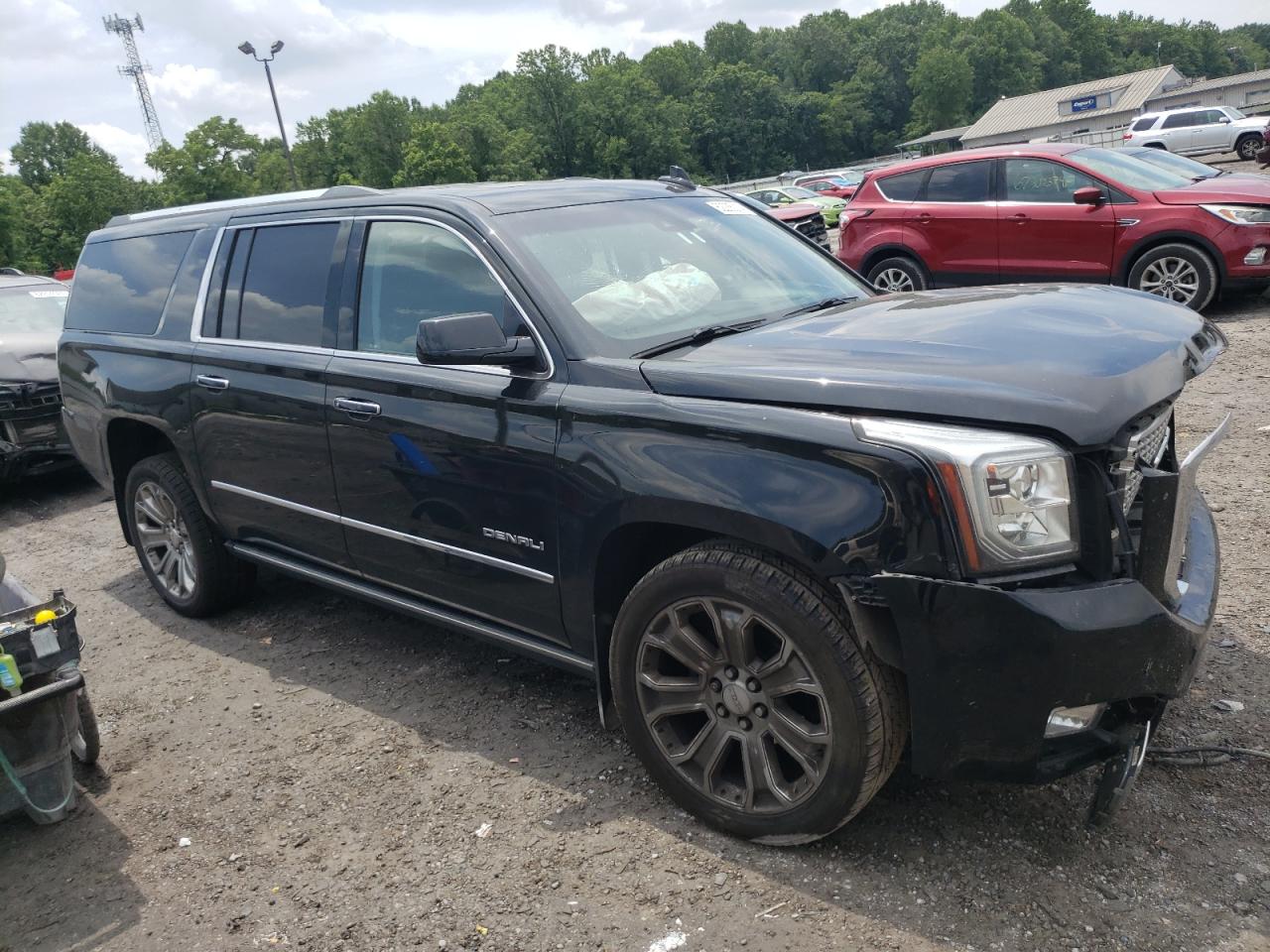 2017 GMC Yukon Xl Denali vin: 1GKS2HKJ2HR353391