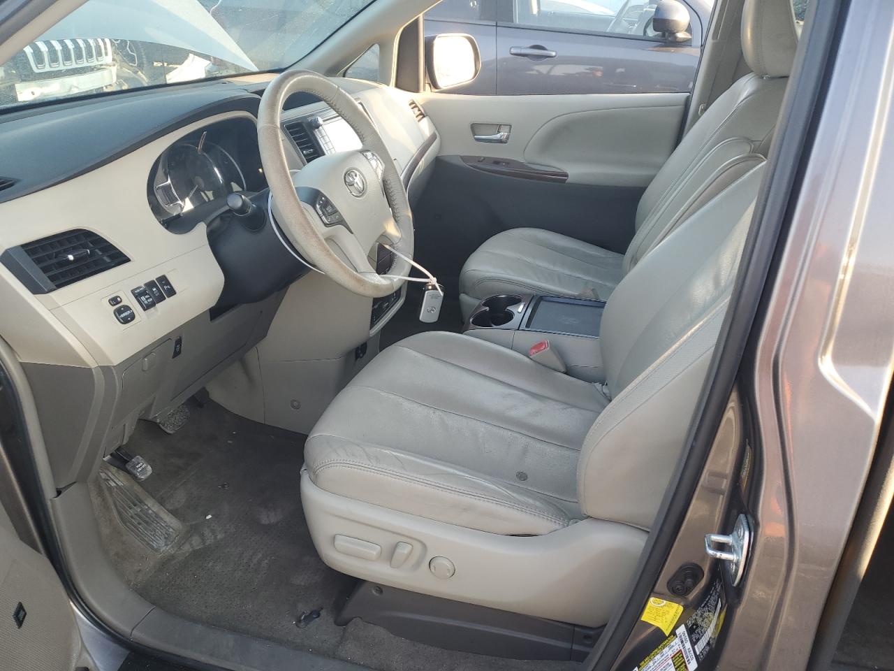 5TDYK3DC9BS157531 2011 Toyota Sienna Xle