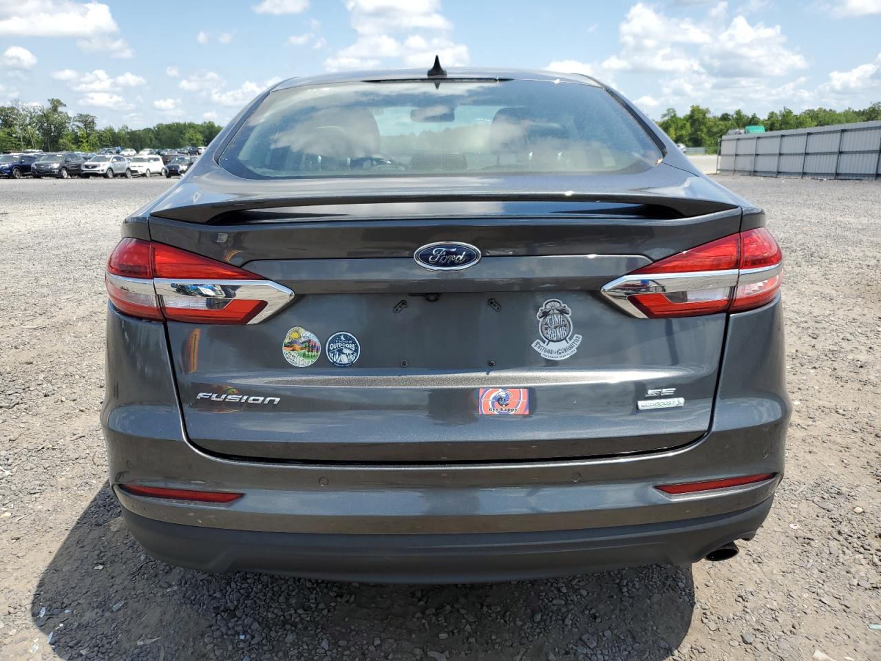 3FA6P0HD5KR128594 2019 Ford Fusion Se