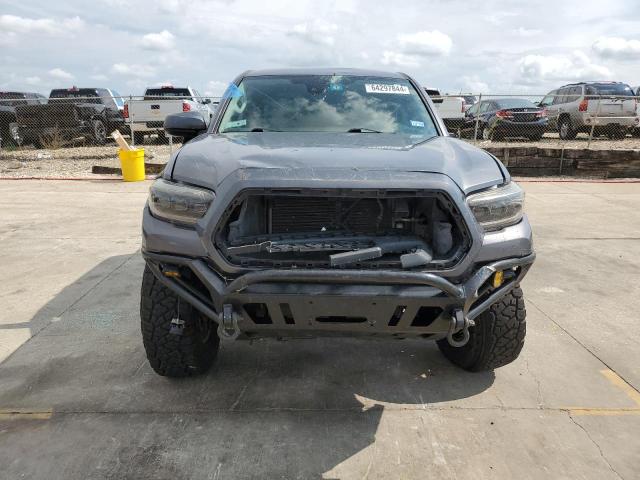 VIN 5TFAX5GN4JX117877 2018 Toyota Tacoma, Double Cab no.5