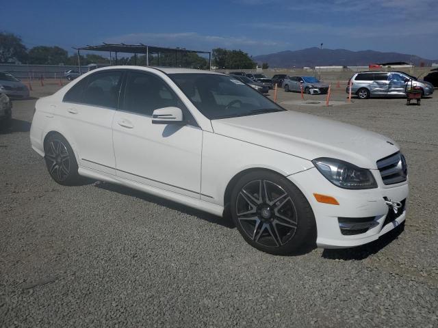 VIN WDDGF4HB9DA811120 2013 Mercedes-Benz C-Class, 250 no.4