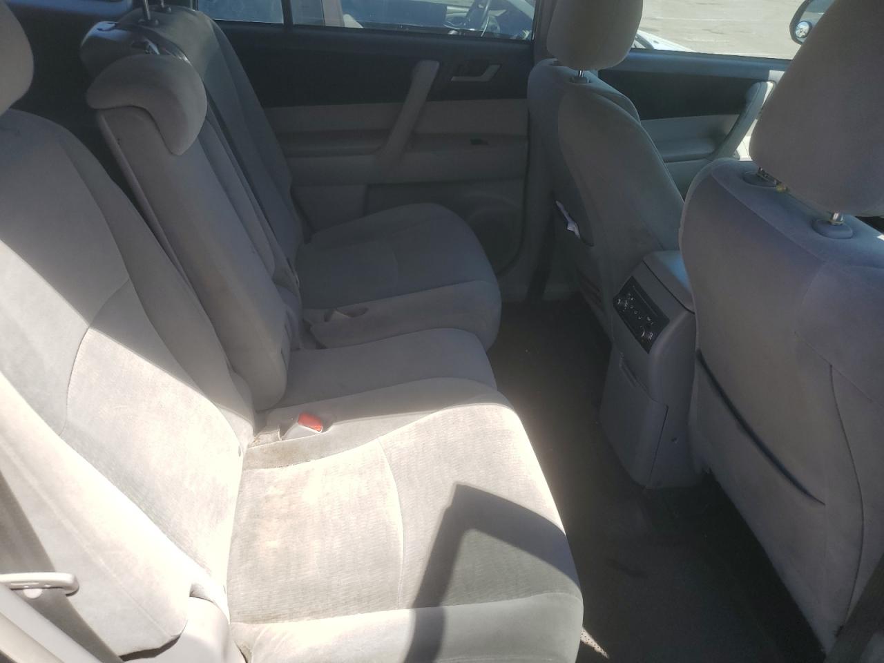 5TDZK3EH1BS045062 2011 Toyota Highlander Base