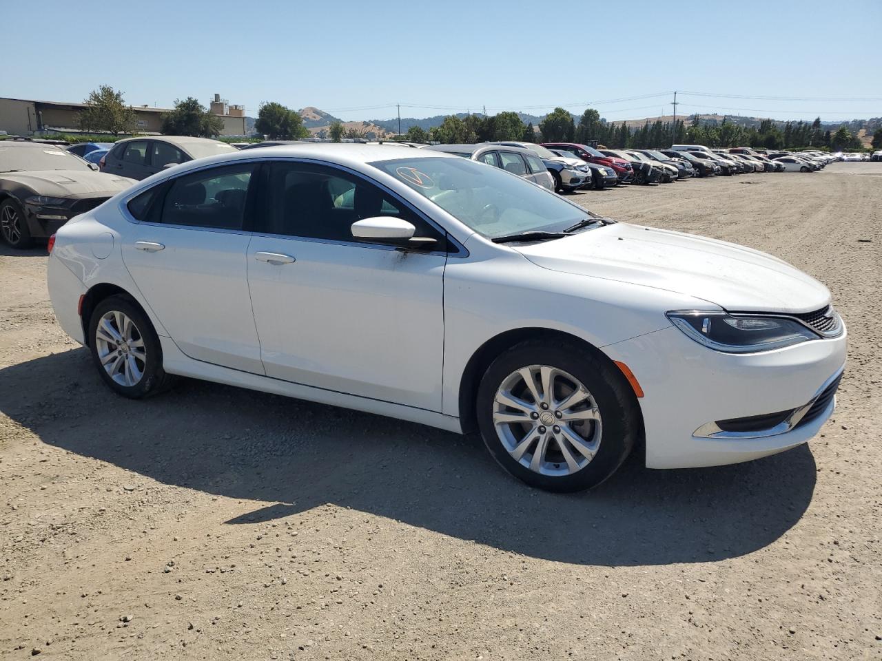 2015 Chrysler 200 Limited vin: 1C3CCCABXFN747384