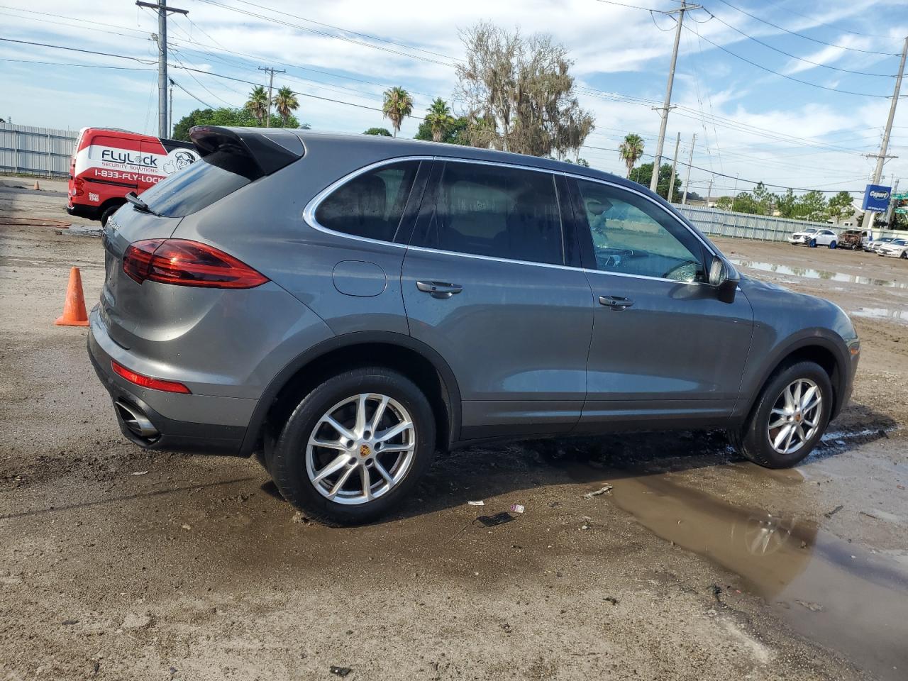 2018 Porsche Cayenne vin: WP1AA2A28JKA04976