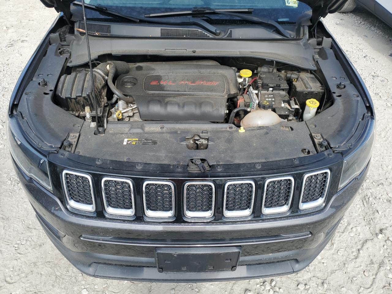 3C4NJCBB5JT165582 2018 Jeep Compass Latitude