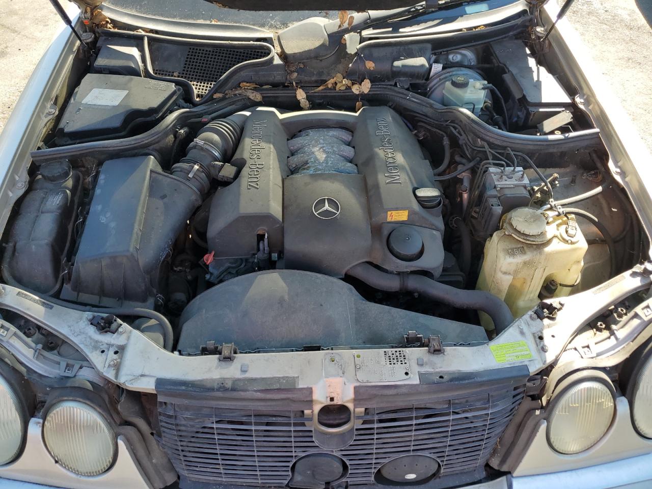 WDBJF65F8WA573927 1998 Mercedes-Benz E 320