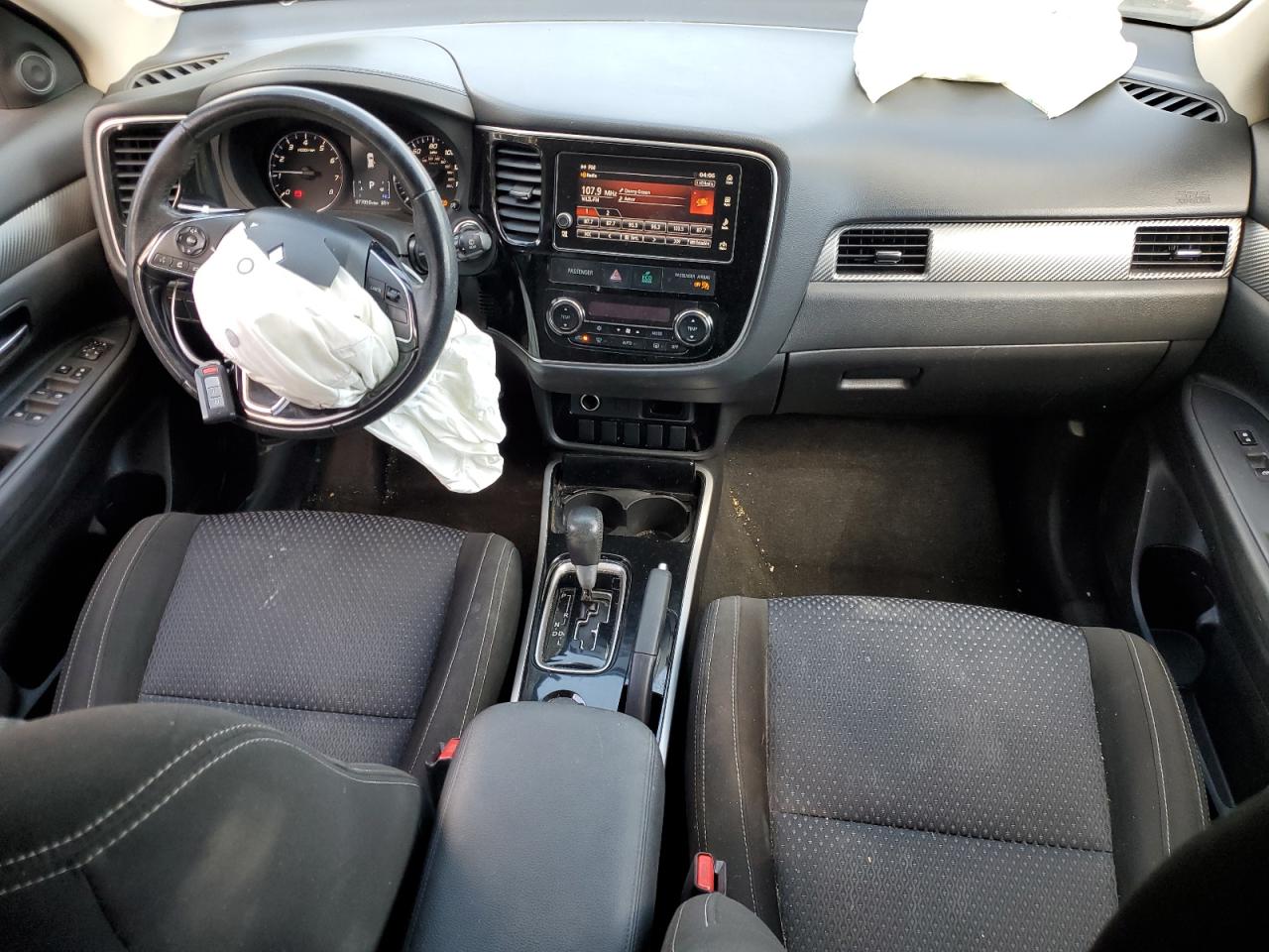 JA4AD3A31HZ022612 2017 Mitsubishi Outlander Se