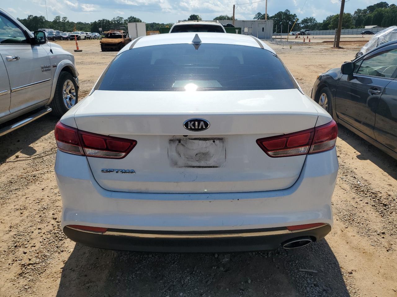 2017 Kia Optima Lx vin: 5XXGT4L34HG172917