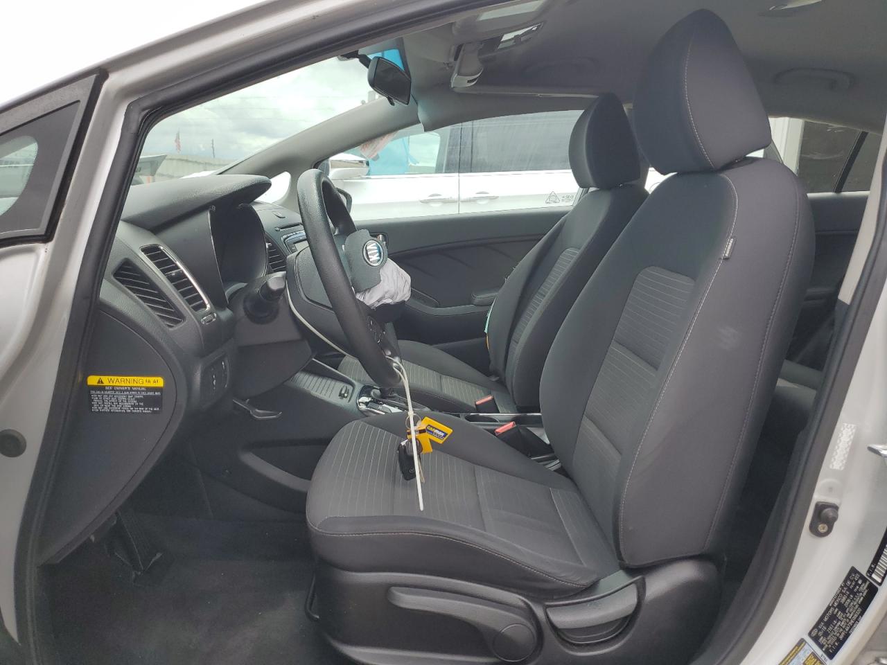 3KPFL4A73HE006320 2017 Kia Forte Lx