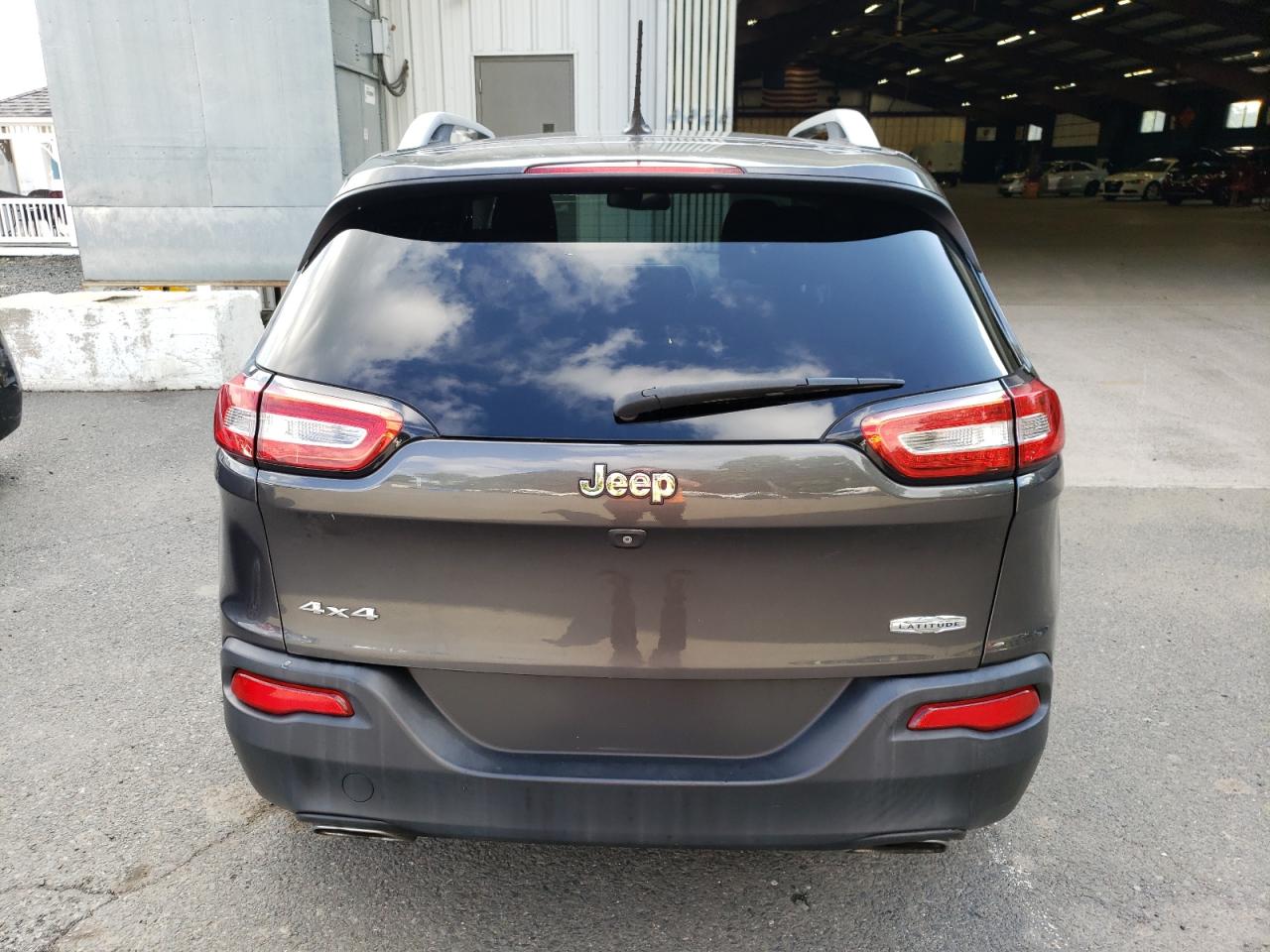 2015 Jeep Cherokee Latitude vin: 1C4PJMCS6FW521956