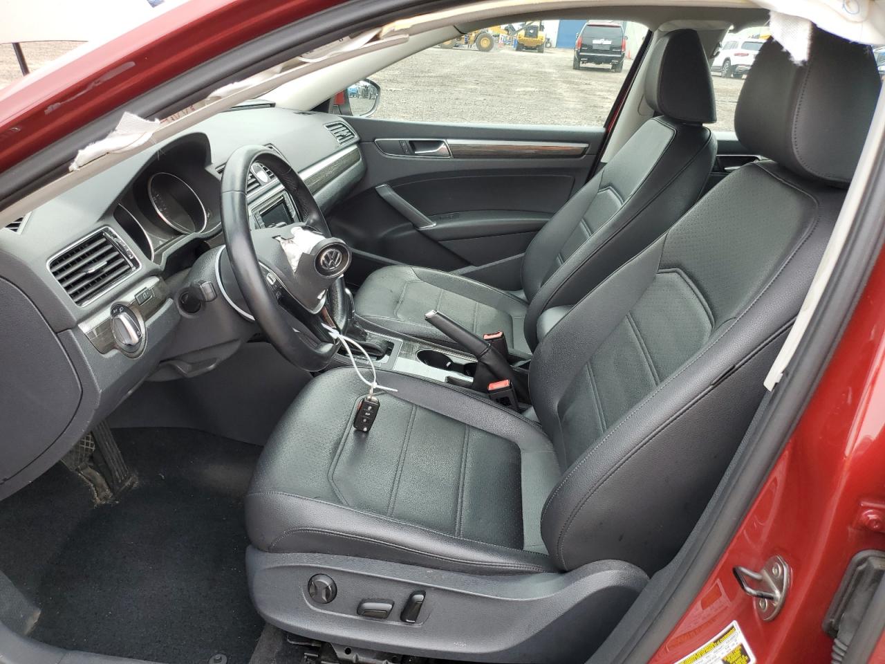 1VWBT7A34HC004030 2017 Volkswagen Passat Se