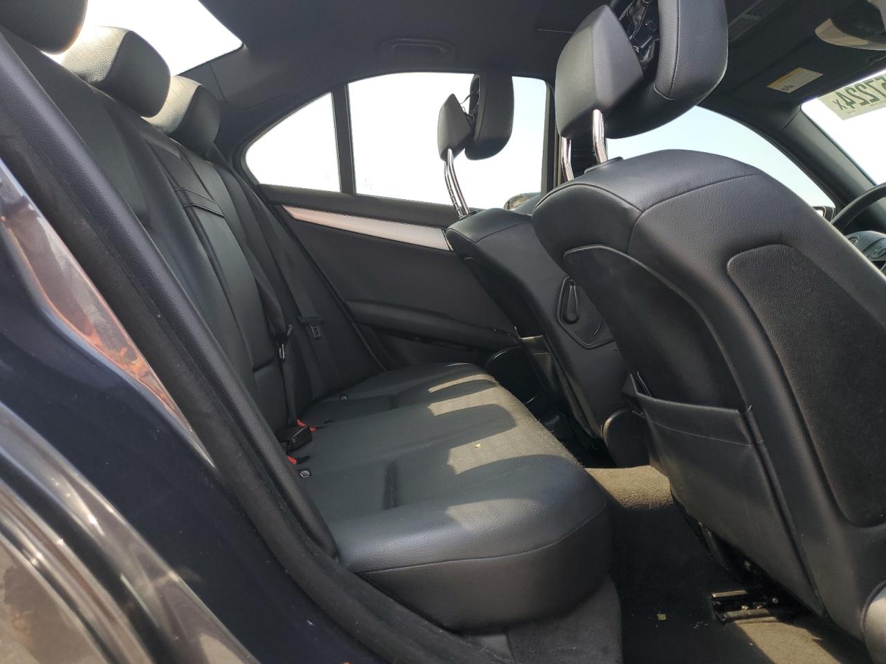 WDDGF81XX9F243564 2009 Mercedes-Benz C 300 4Matic