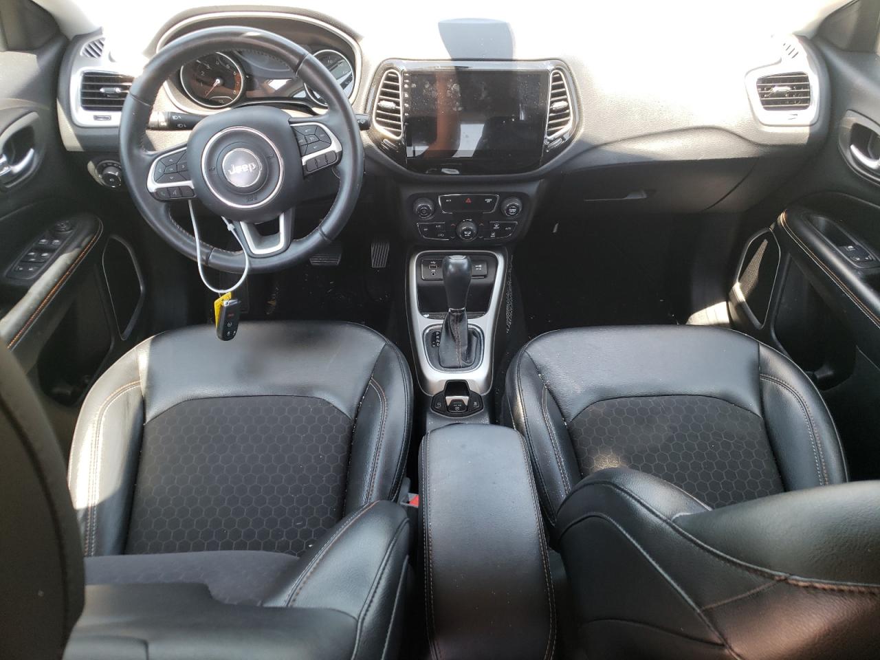 3C4NJCBB9JT194552 2018 Jeep Compass Latitude