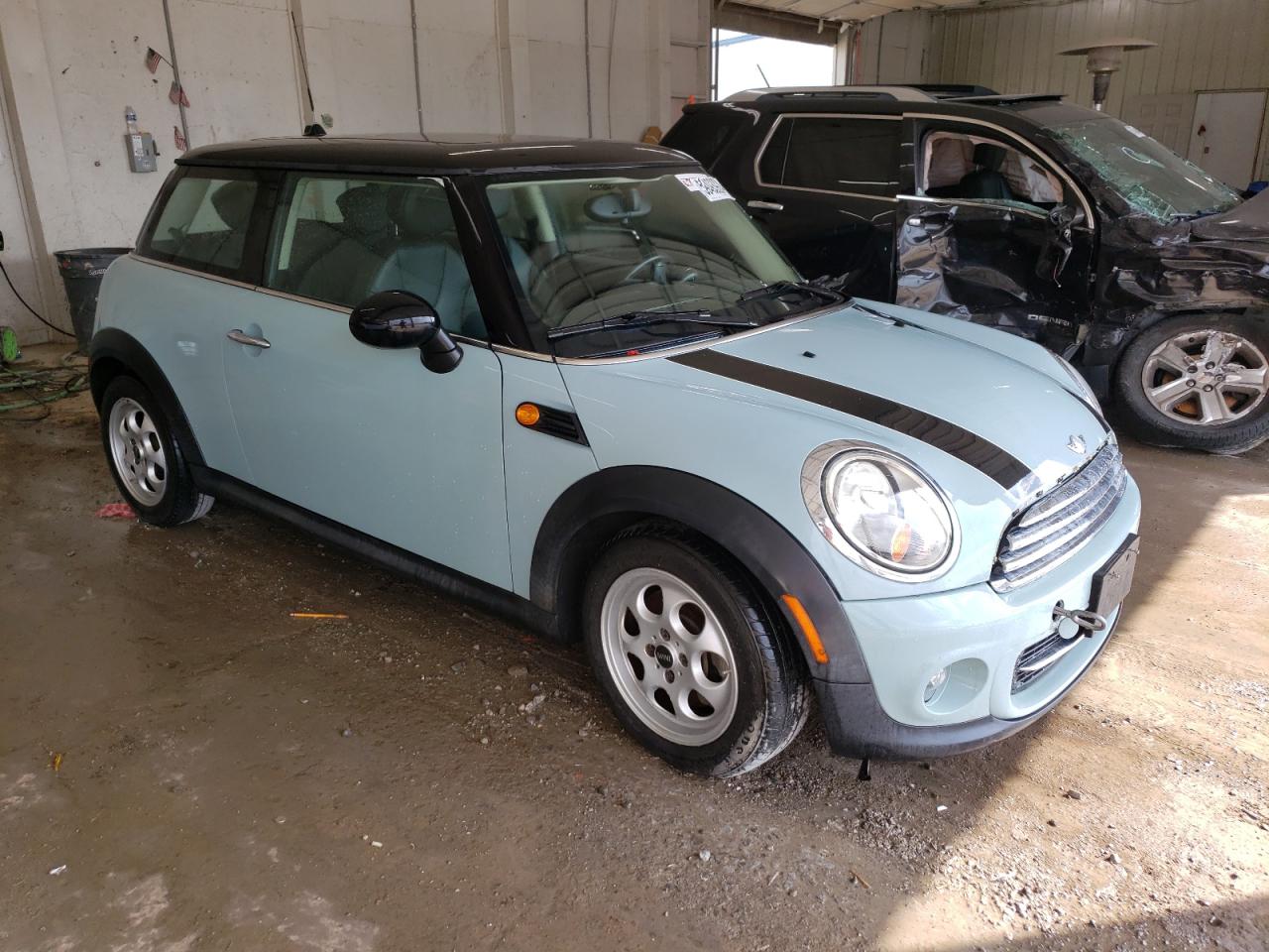 2012 Mini Cooper vin: WMWSU3C59CT257258