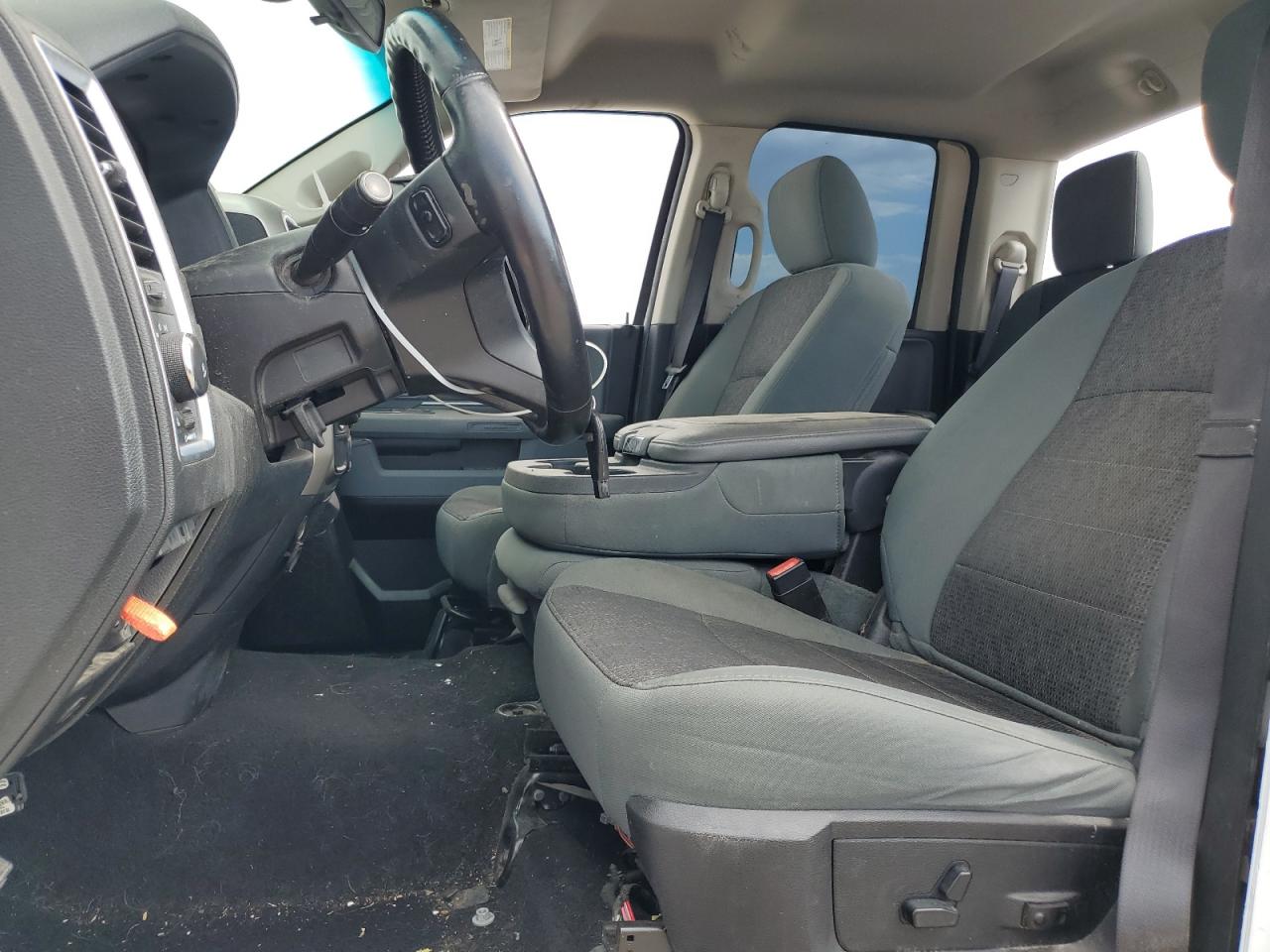 1C6RR6GT9FS603467 2015 Ram 1500 Slt