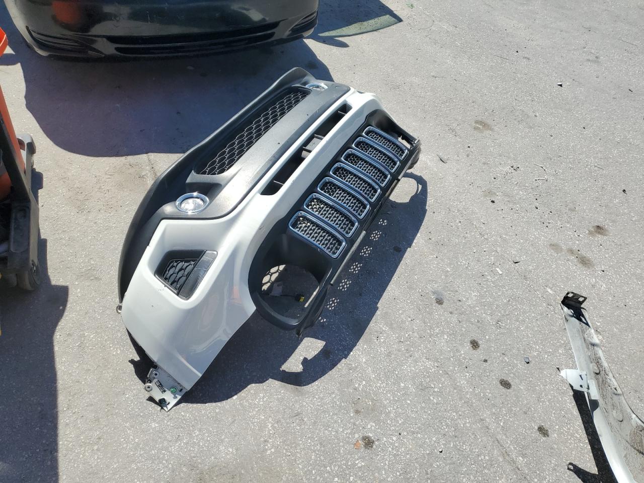 ZACNJABB6KPK85711 2019 Jeep Renegade Latitude