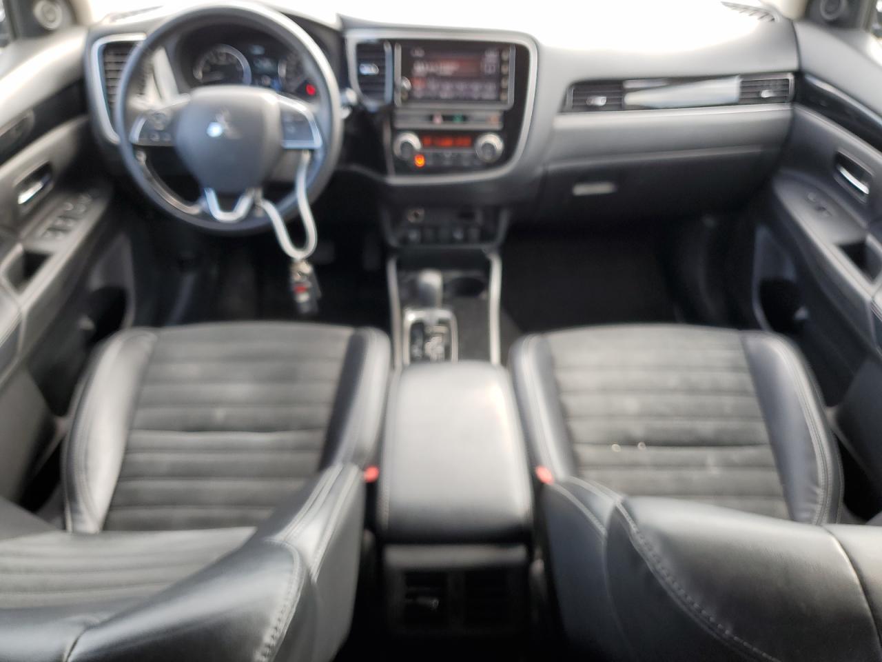 JA4AZ2A38KZ603897 2019 Mitsubishi Outlander Es