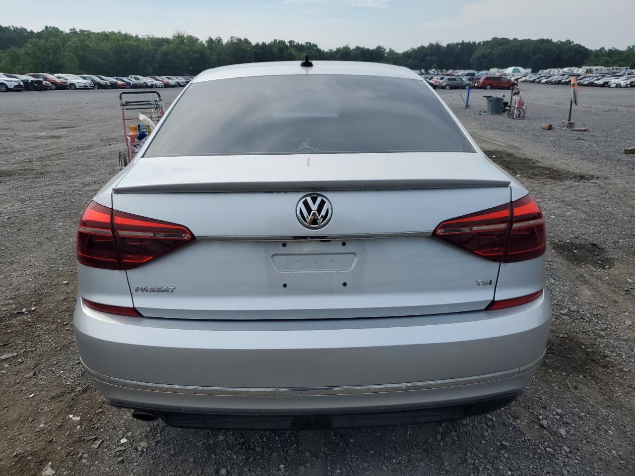 1VWDT7A32HC044261 2017 Volkswagen Passat R-Line