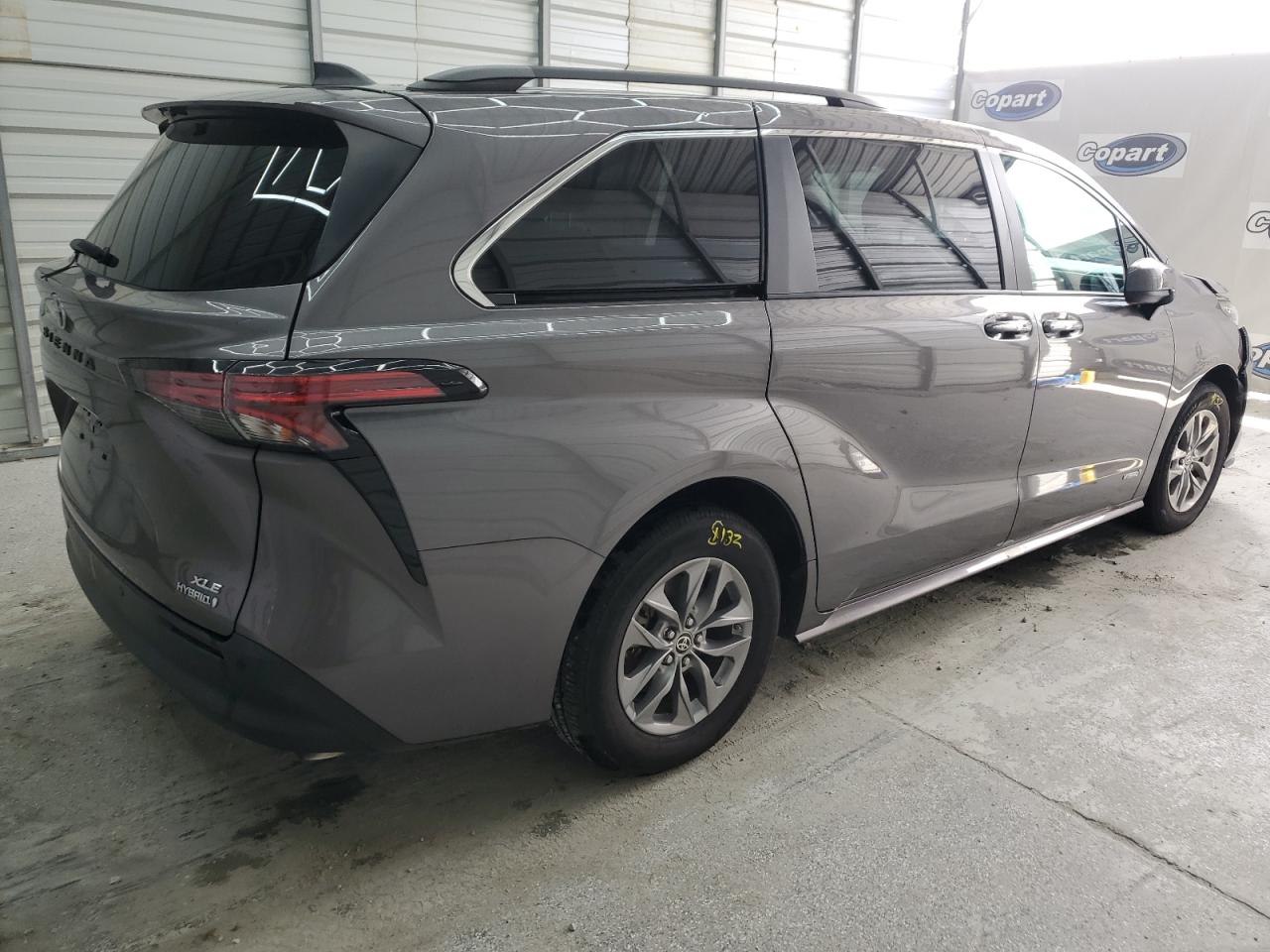 Lot #2779575593 2021 TOYOTA SIENNA XLE