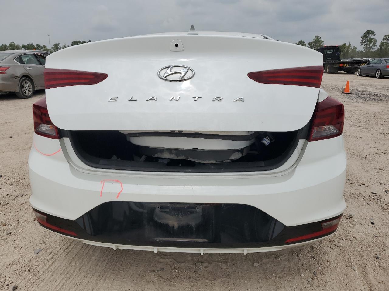 5NPD84LF2KH433360 2019 Hyundai Elantra Sel