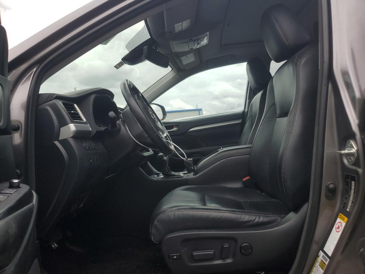 5TDKZRFH7JS543571 2018 Toyota Highlander Se