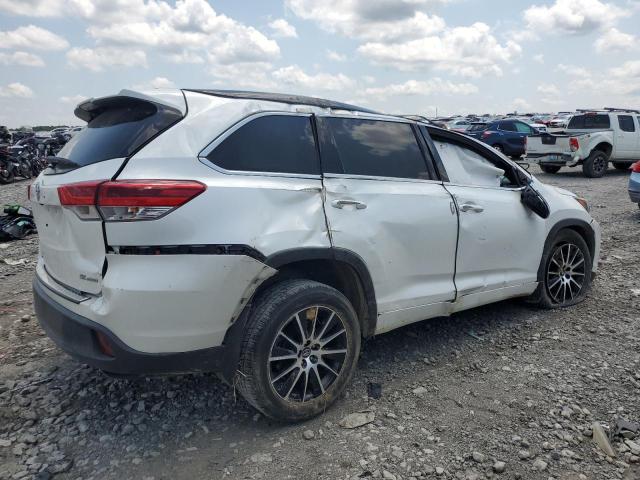 VIN 5TDJZRFH1HS470896 2017 Toyota Highlander, SE no.3