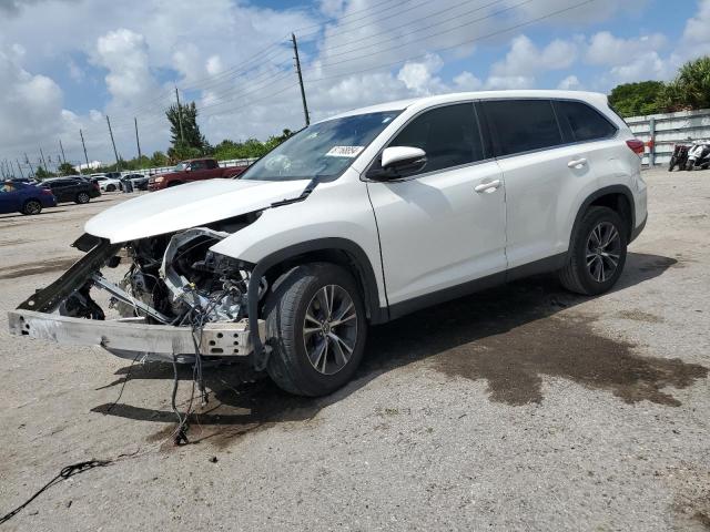 VIN 5TDZZRFH0KS316786 2019 Toyota Highlander, LE no.1