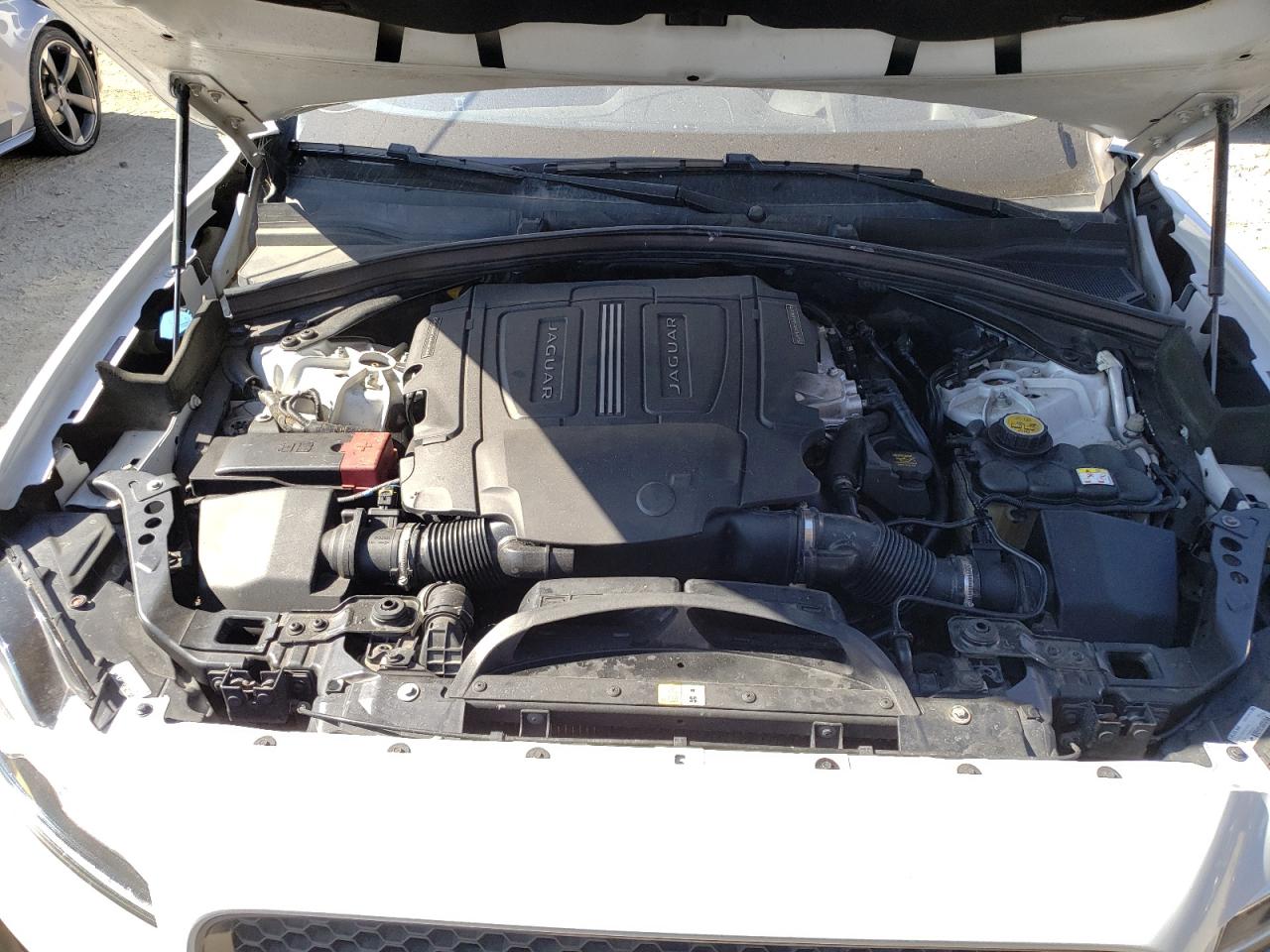 SADCL2BV6HA049867 2017 Jaguar F-Pace R - Sport