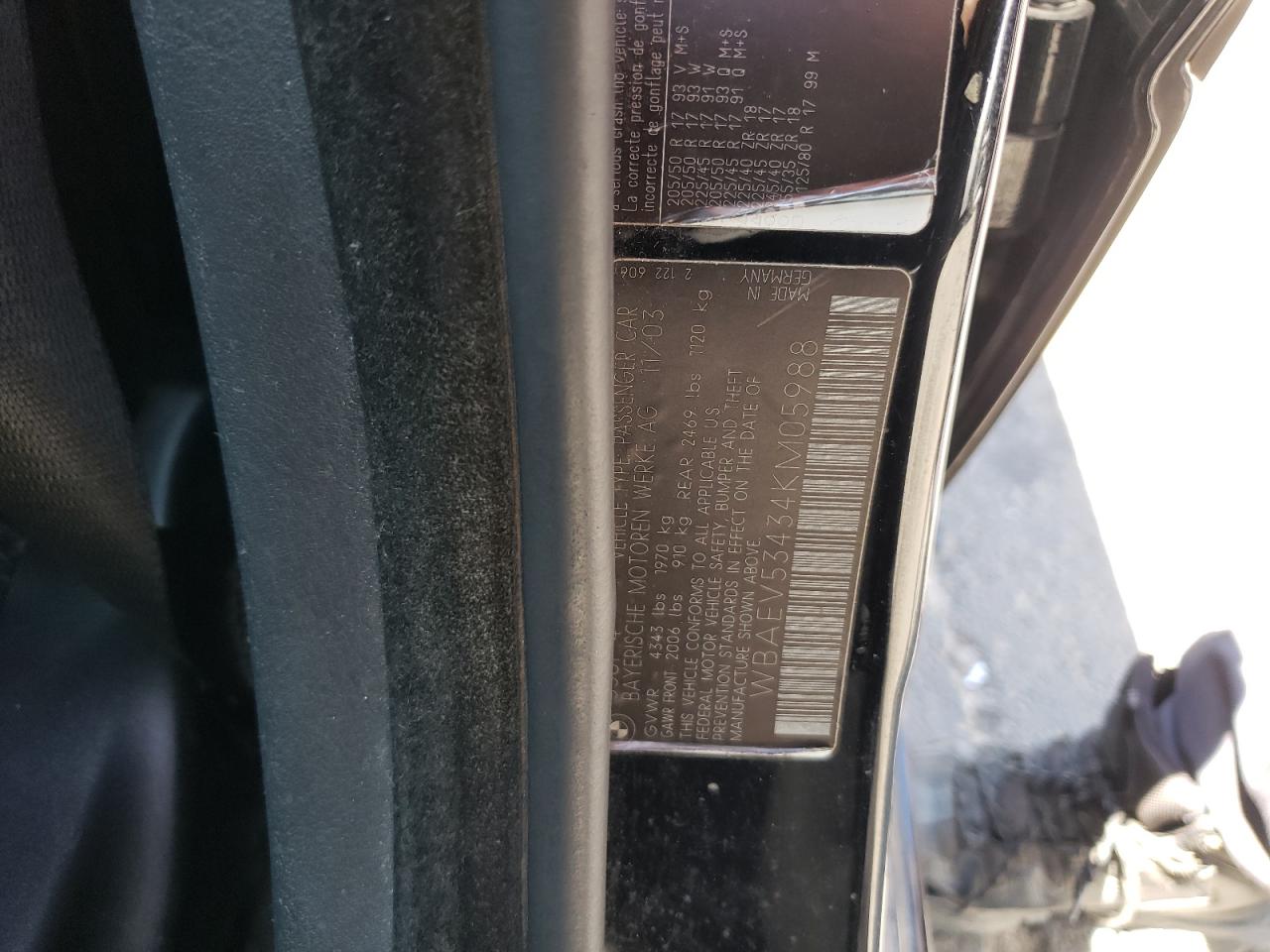 WBAEV53434KM05988 2004 BMW 330 I