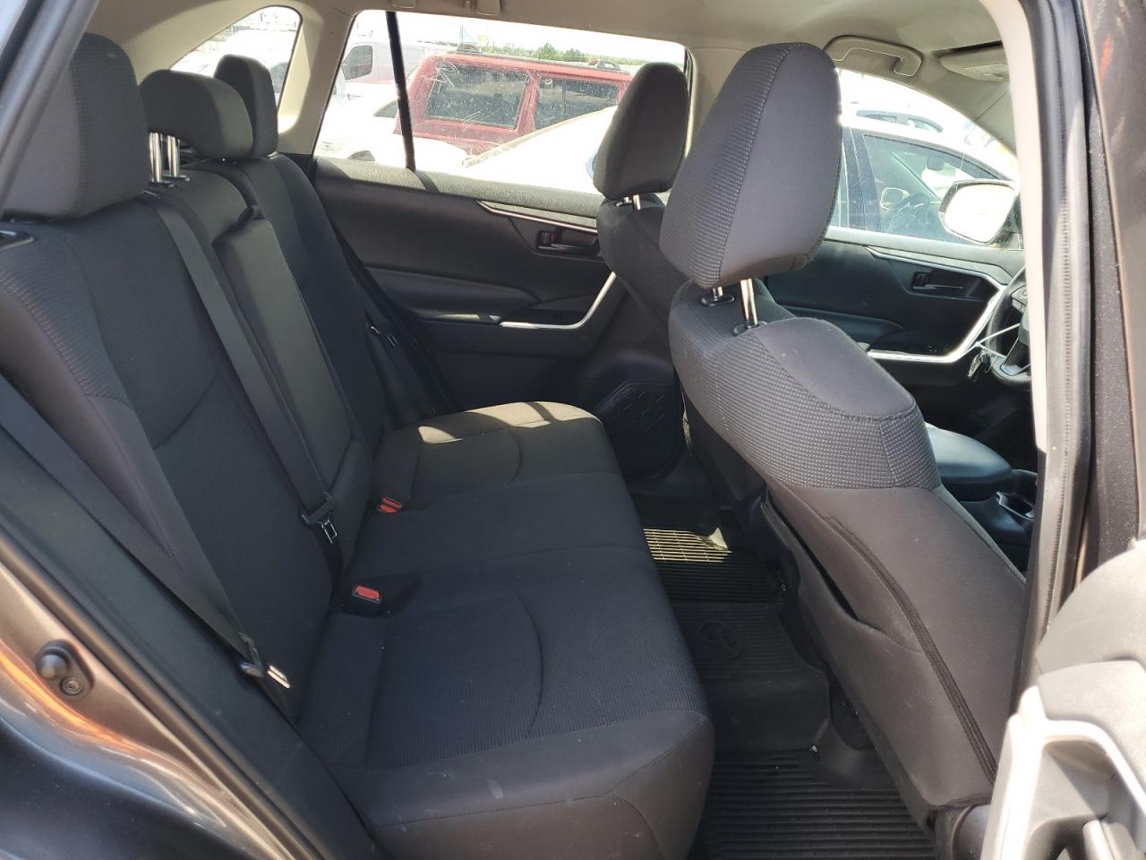 2T3F1RFVXLC106021 2020 Toyota Rav4 Le