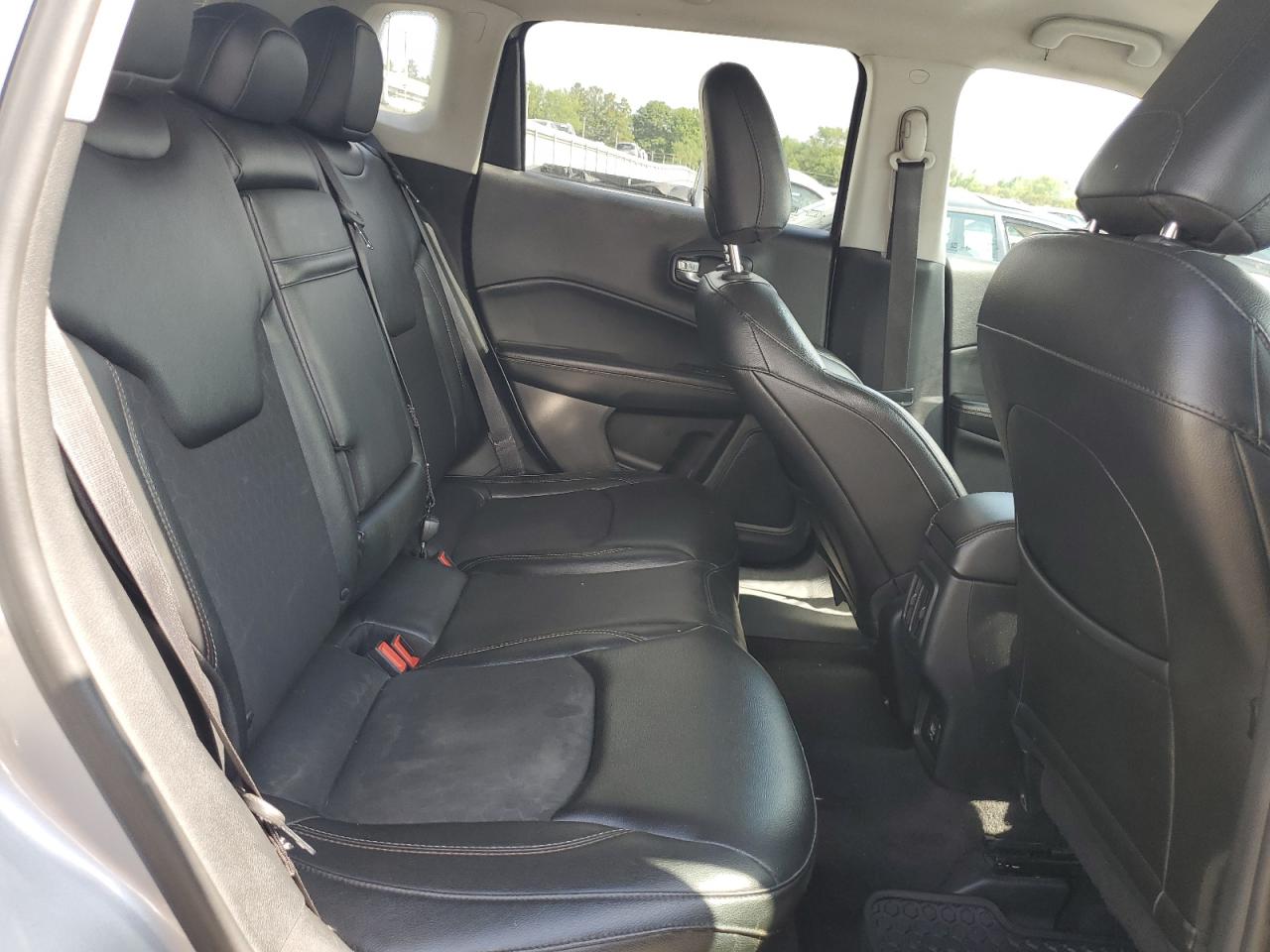 3C4NJDBBXJT201921 2018 Jeep Compass Latitude