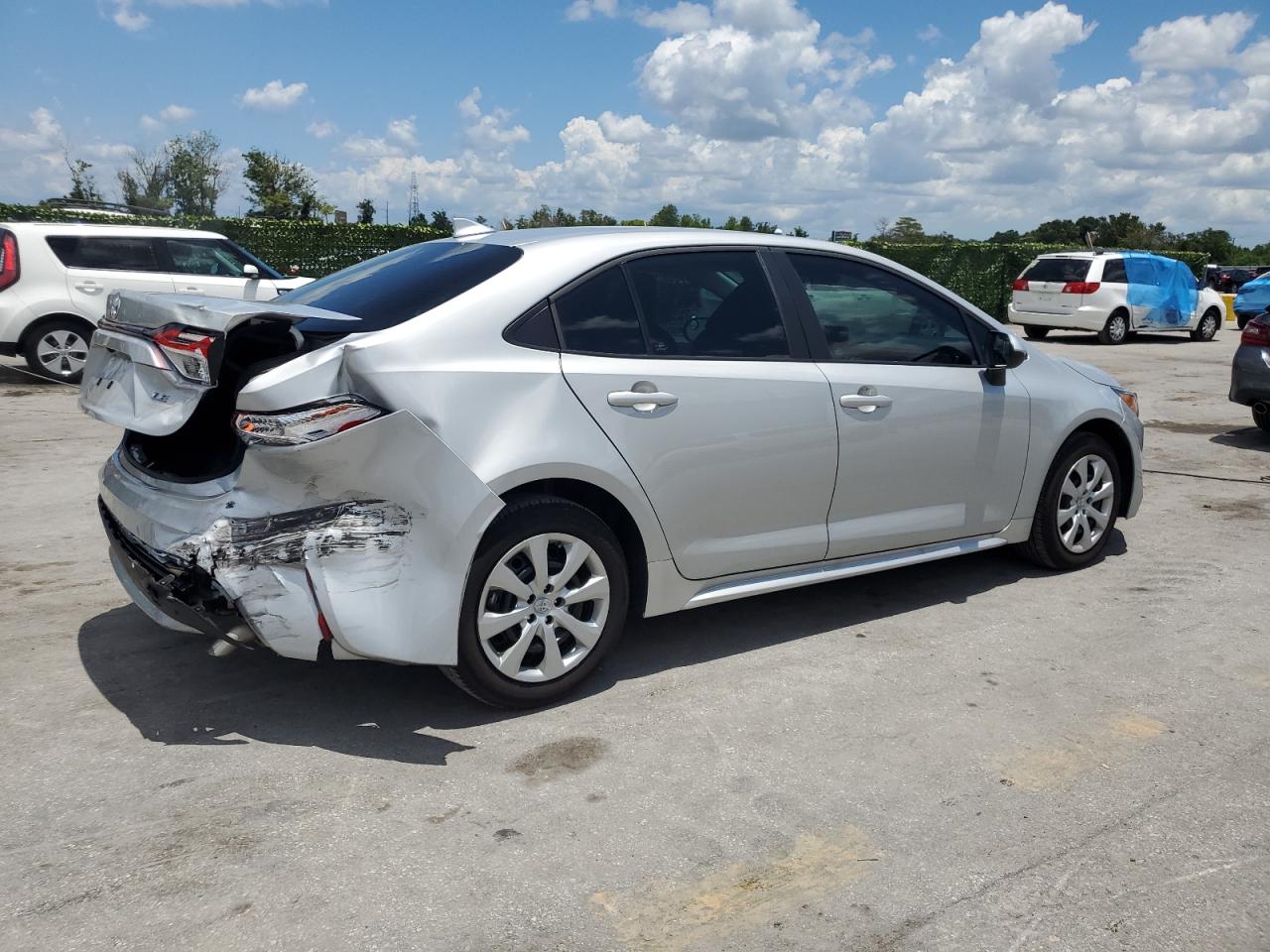 2022 Toyota Corolla Le vin: 5YFEPMAE1NP390266