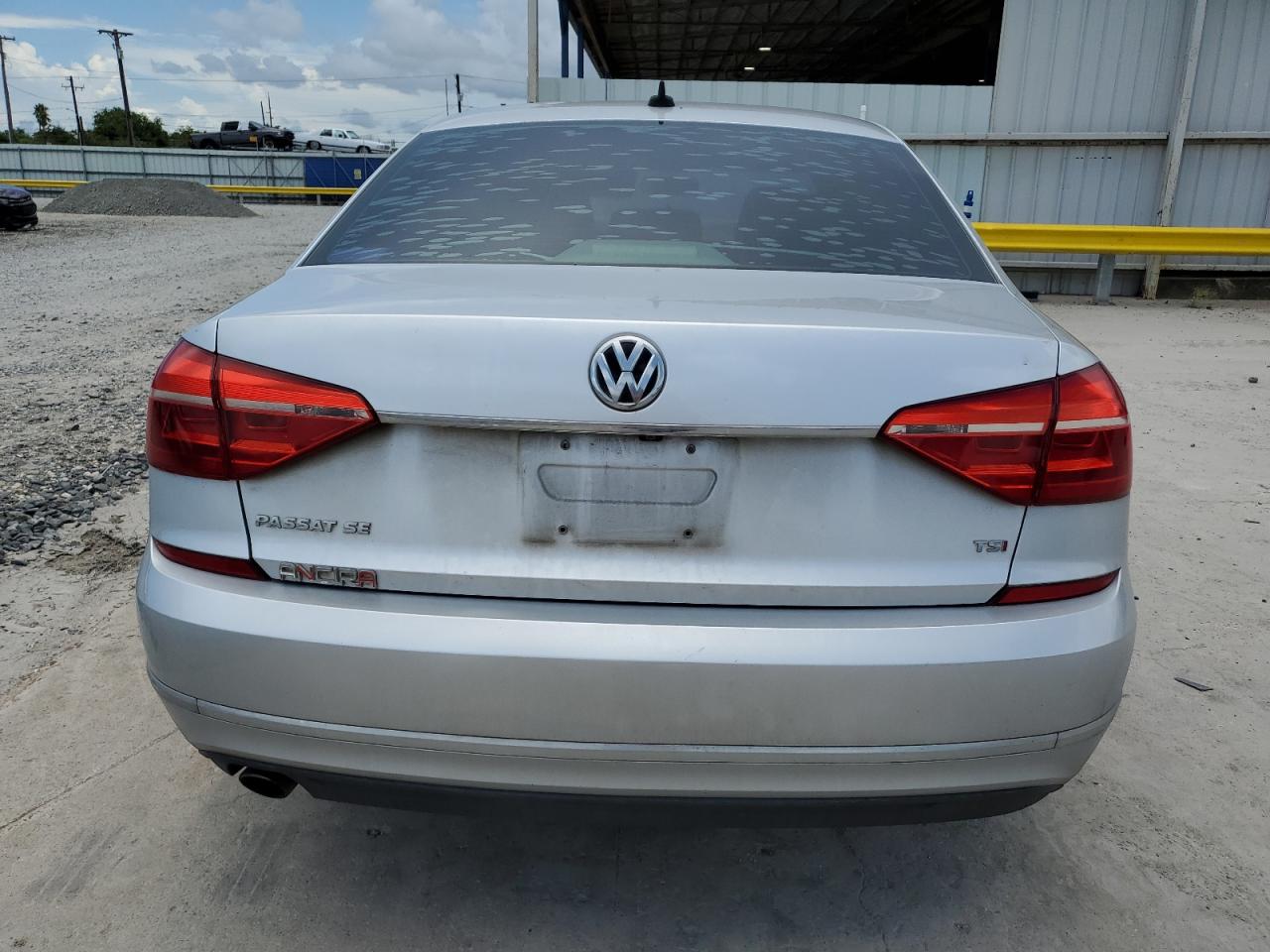 2016 Volkswagen Passat Se vin: 1VWBS7A31GC008022